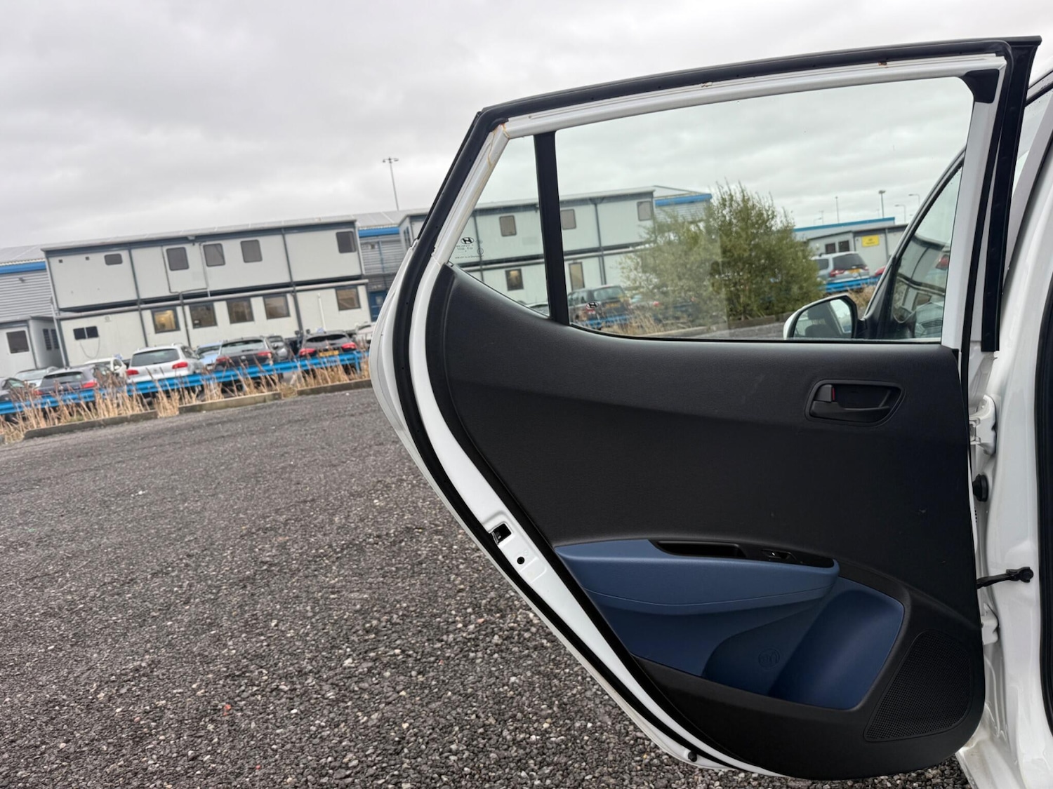 Used Hyundai i10 2015 for sale - 76457972: Photo 28