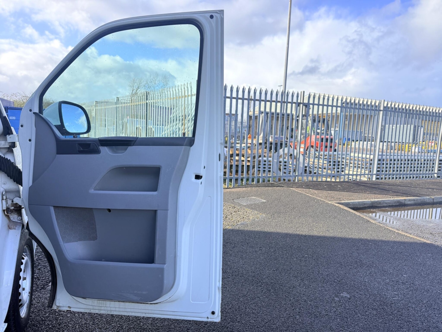 Used Volkswagen Transporter 2015 for sale - 77883254: Photo 28