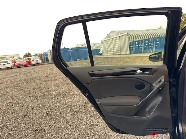 Used Volkswagen Golf 2010 for sale - 76327275: Photo 29