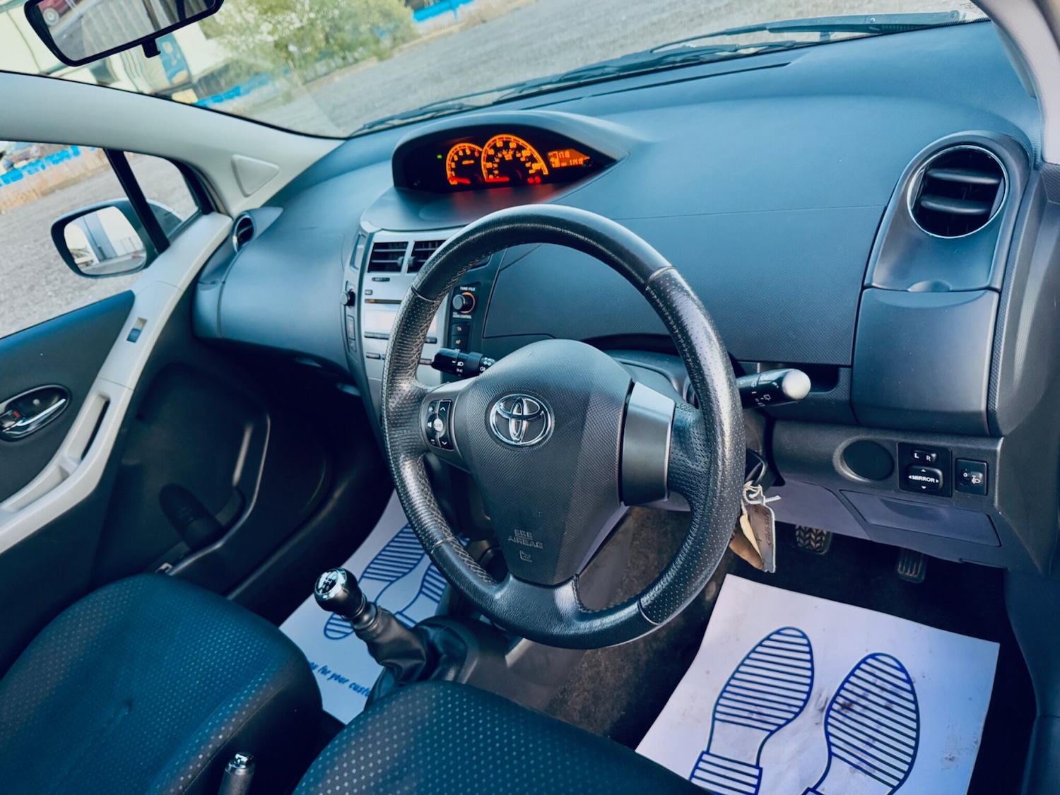 Used Toyota Yaris 2010 for sale - 76645937: Photo 15