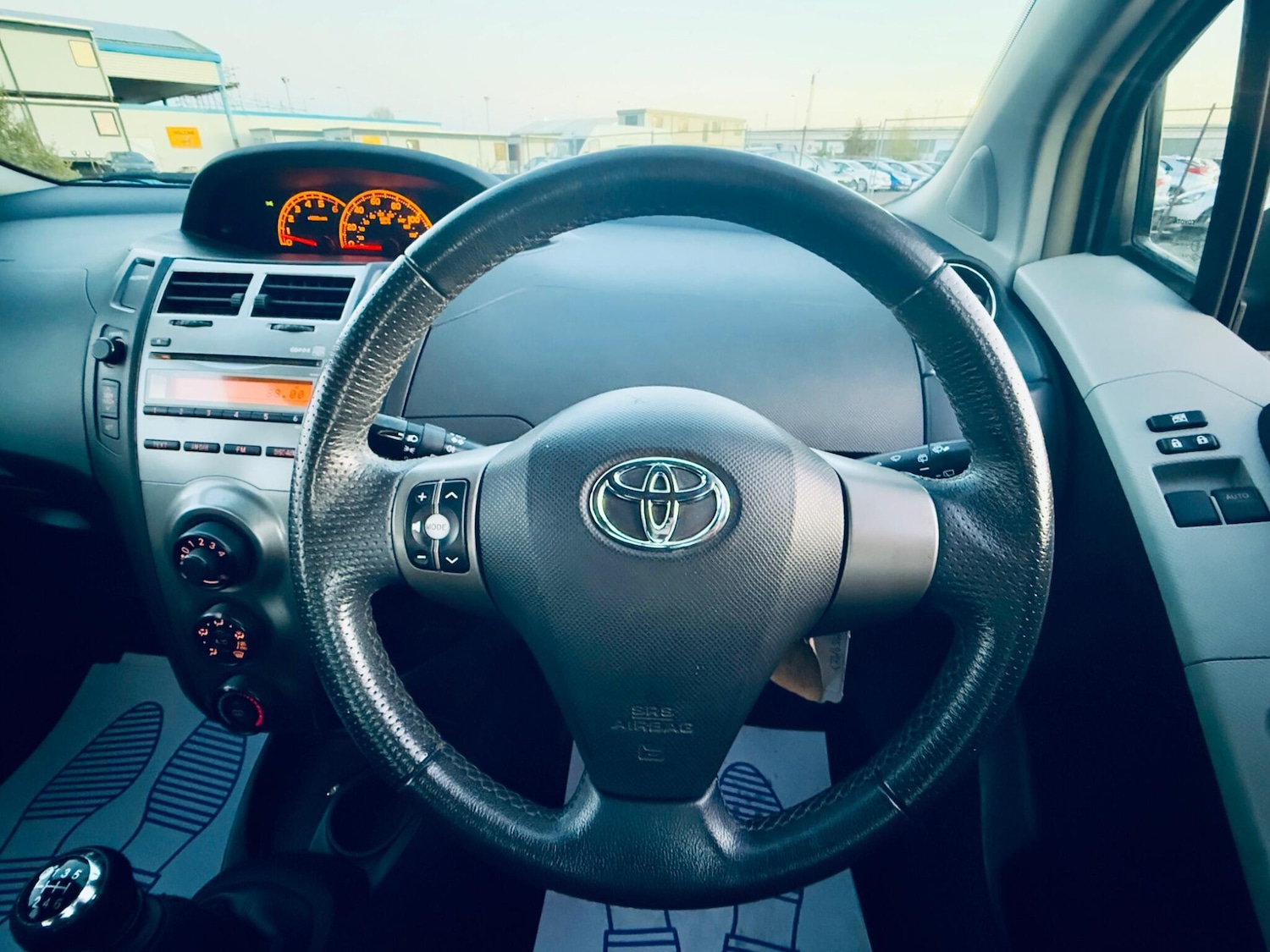 Used Toyota Yaris 2010 for sale - 76645937: Photo 17