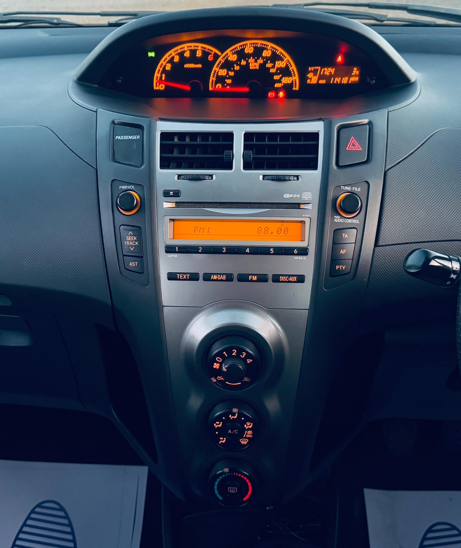 Used Toyota Yaris 2010 for sale - 76645937: Photo 19