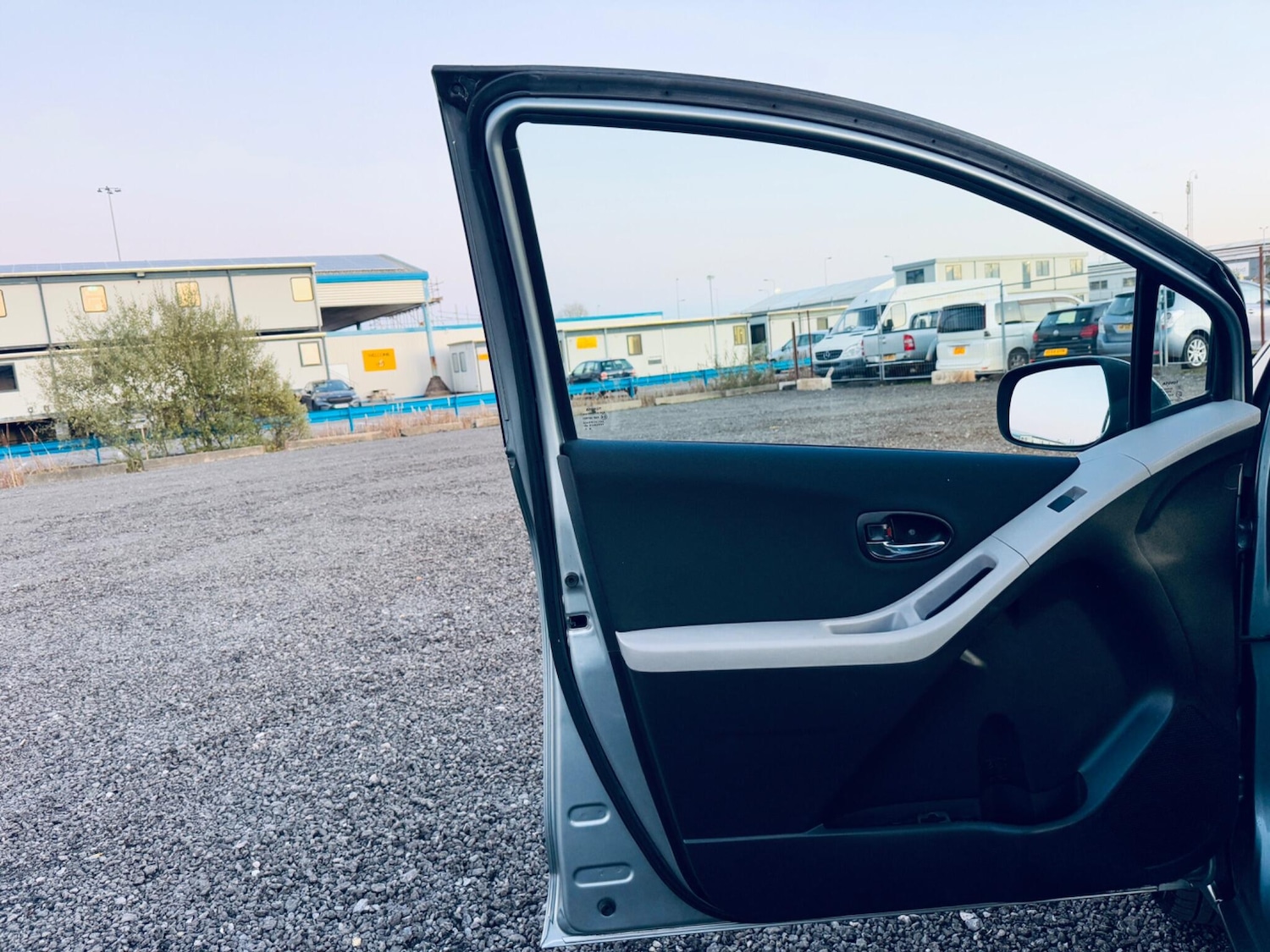 Used Toyota Yaris 2010 for sale - 76645937: Photo 28