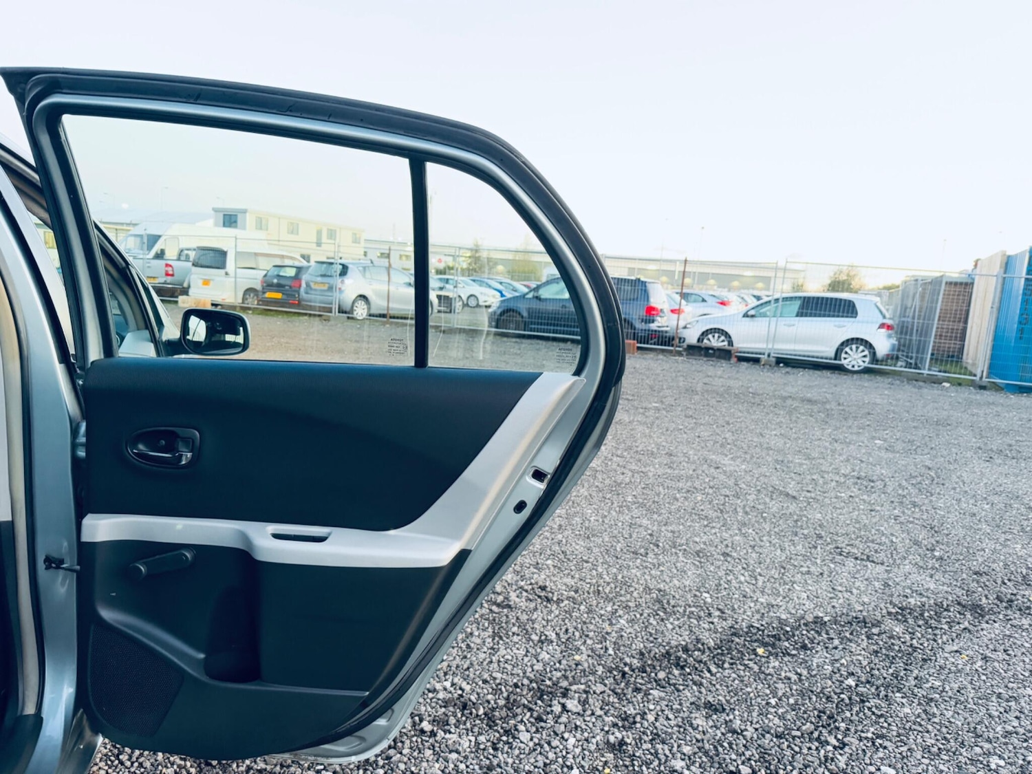 Used Toyota Yaris 2010 for sale - 76645937: Photo 30