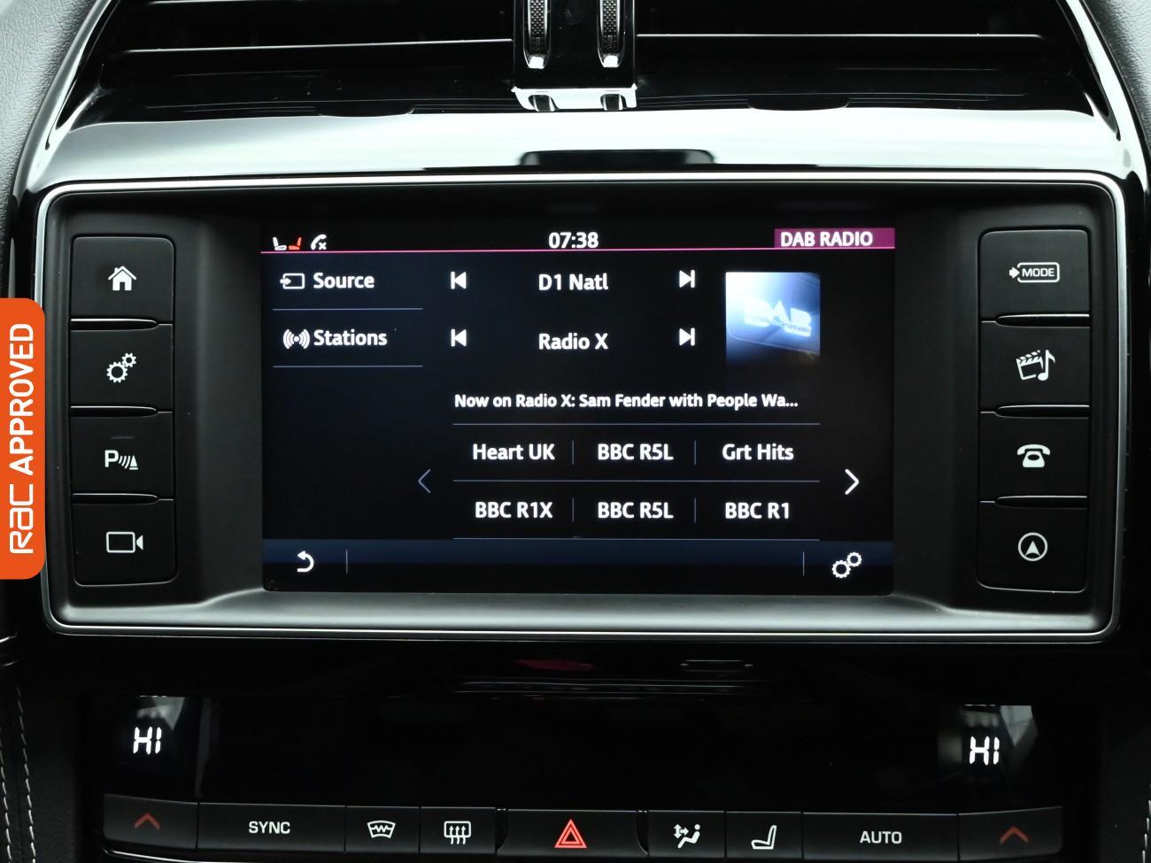 Used Jaguar F-Pace 2018 for sale - 76919402: Photo 14