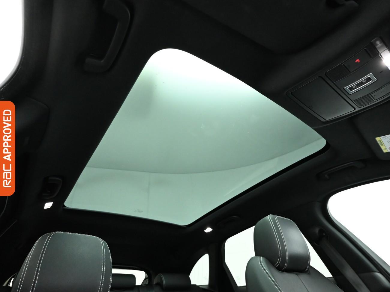 Used Jaguar F-Pace 2018 for sale - 76919402: Photo 3