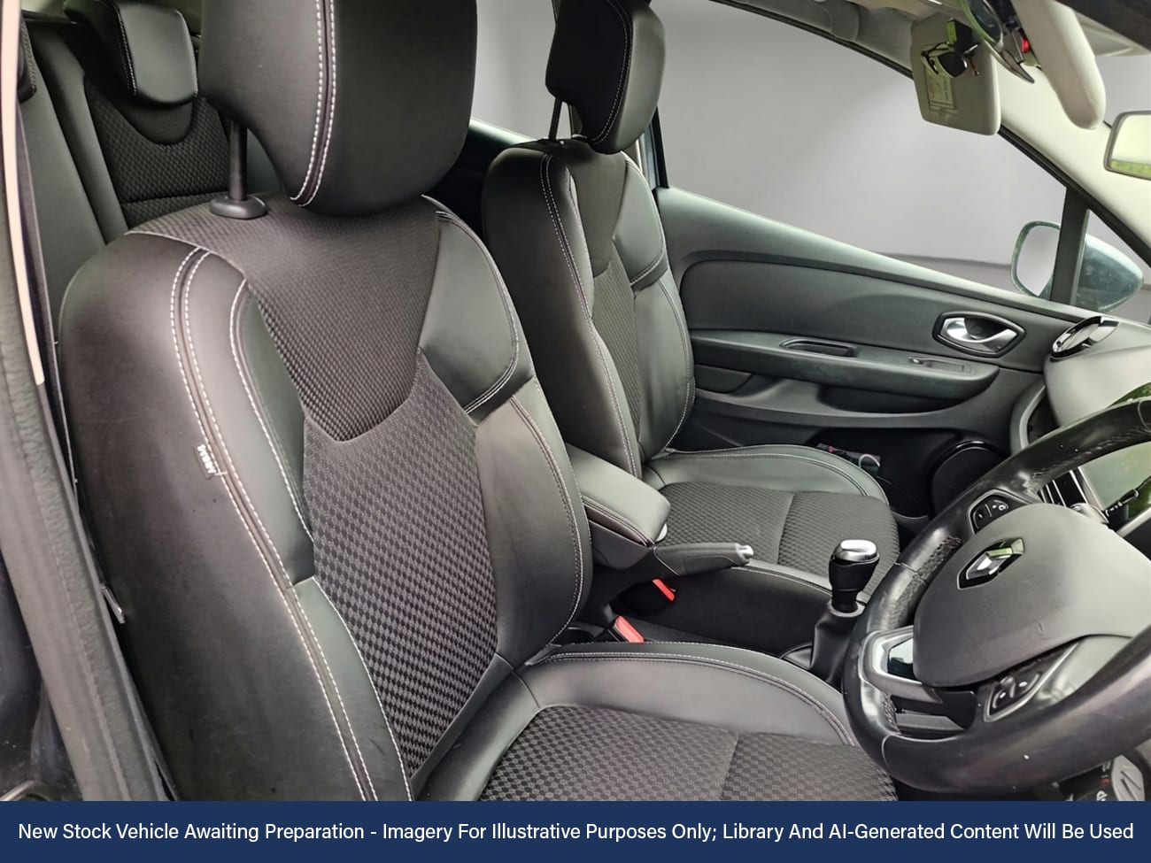 Used Renault Clio 2017 for sale - 78105172: Photo 3