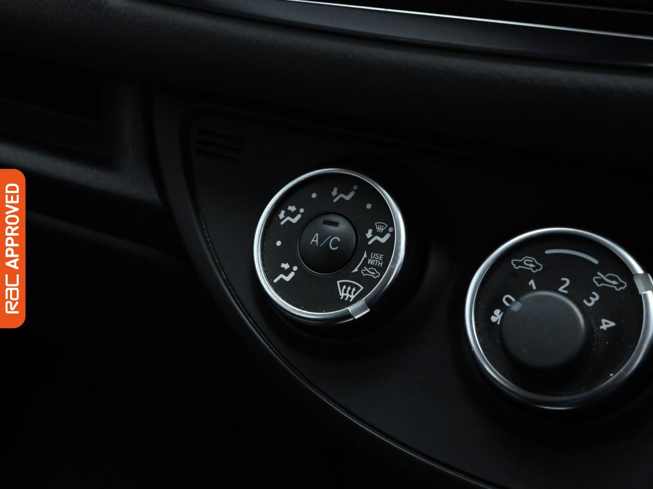 Used Toyota Yaris 2015 for sale - 76330613: Photo 14