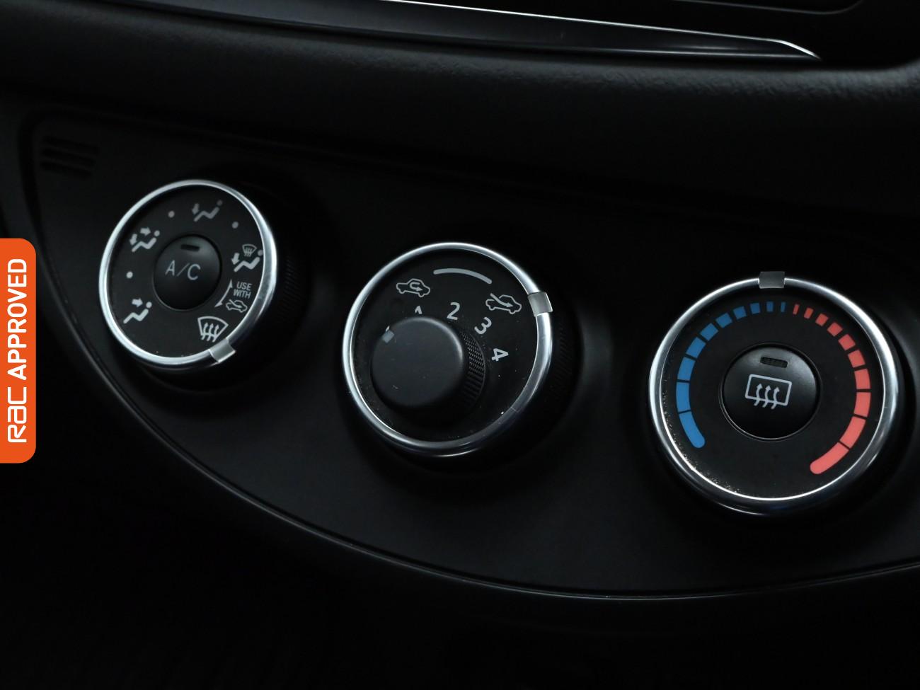 Used Toyota Yaris 2015 for sale - 76330613: Photo 15