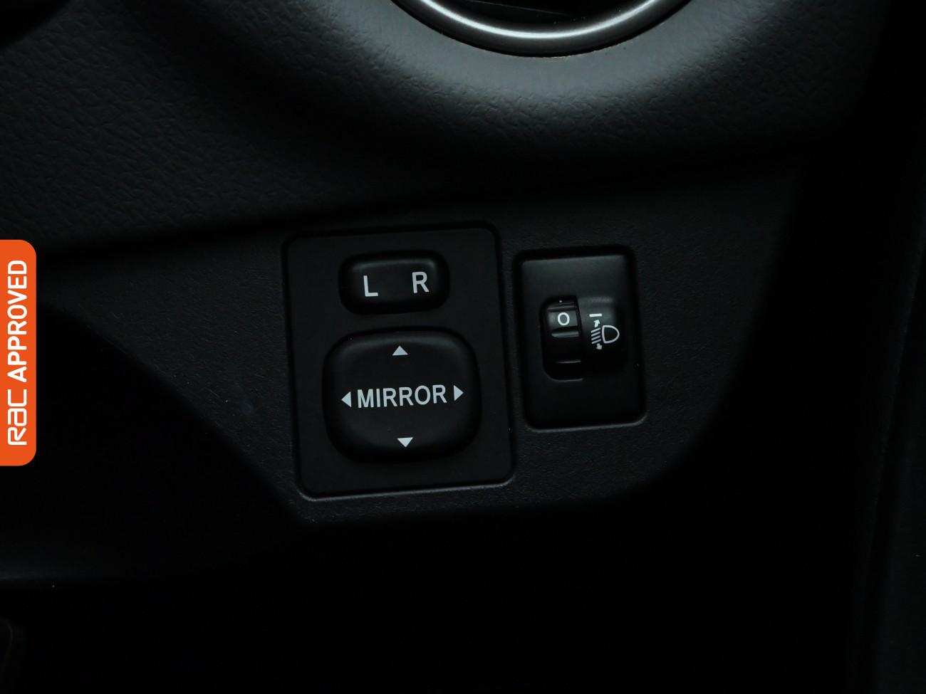 Used Toyota Yaris 2015 for sale - 76330613: Photo 16