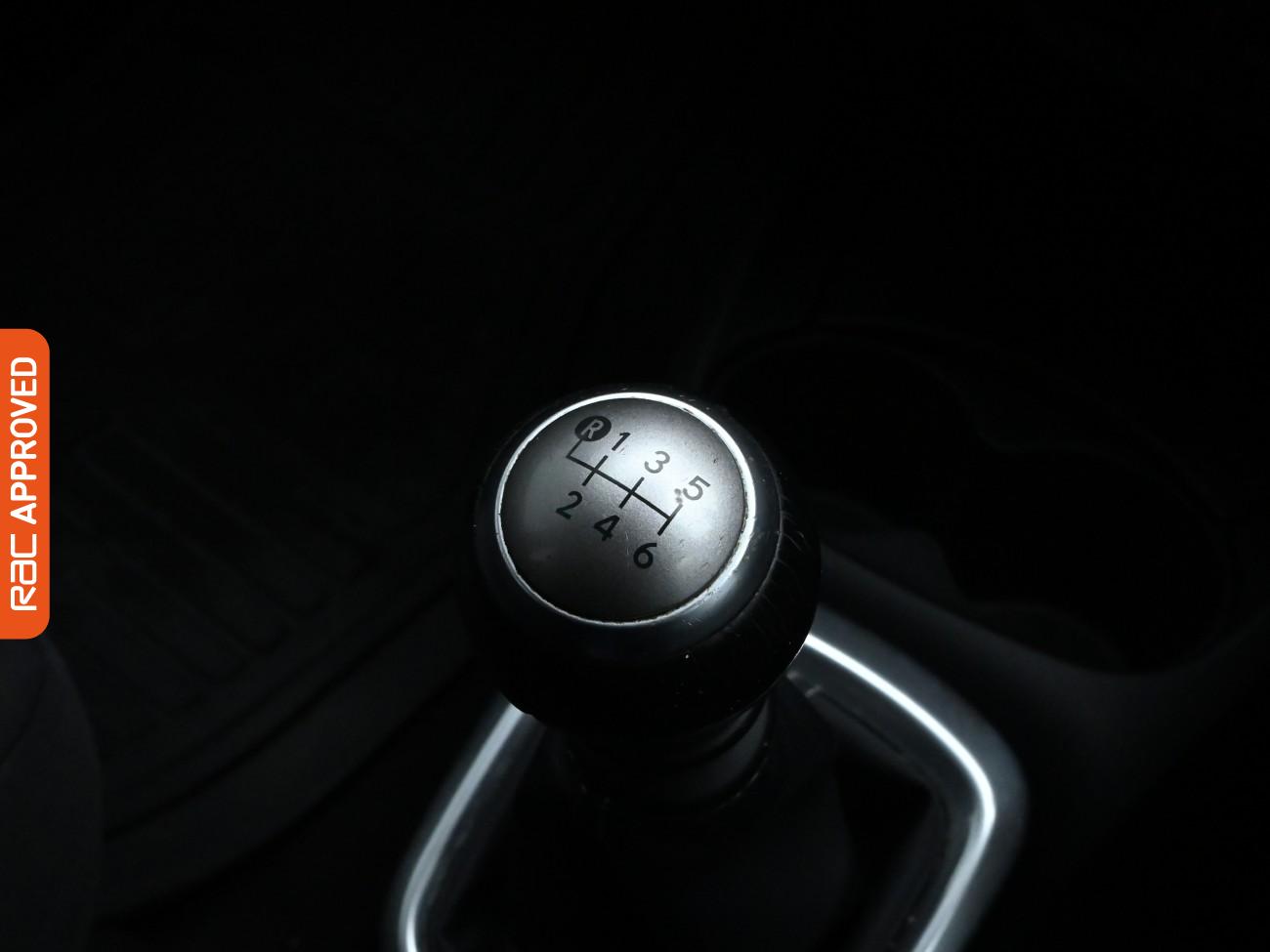 Used Toyota Yaris 2015 for sale - 76330613: Photo 17