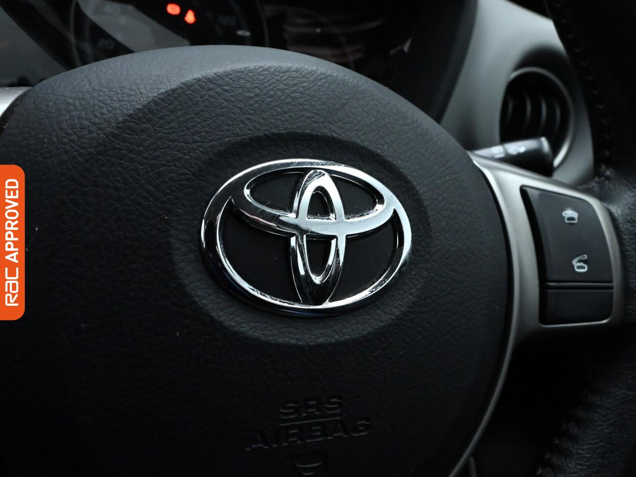 Used Toyota Yaris 2015 for sale - 76330613: Photo 19