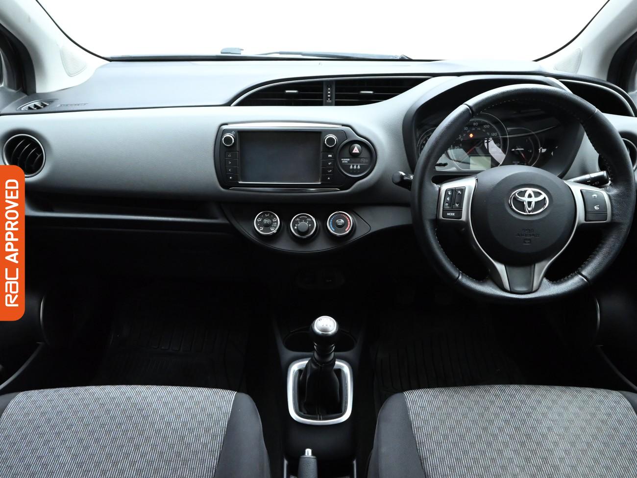 Used Toyota Yaris 2015 for sale - 76330613: Photo 2