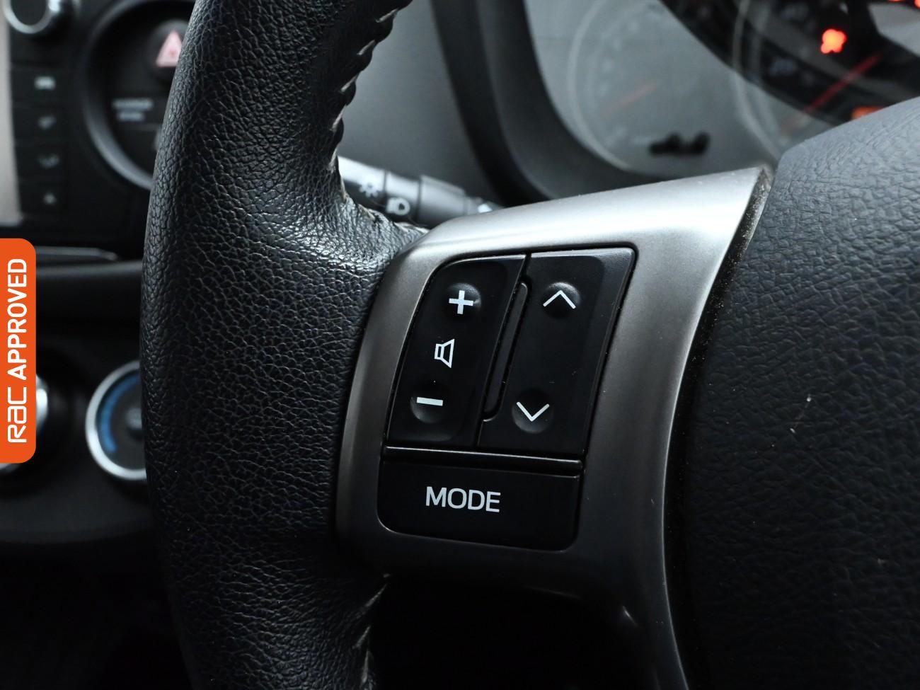 Used Toyota Yaris 2015 for sale - 76330613: Photo 21