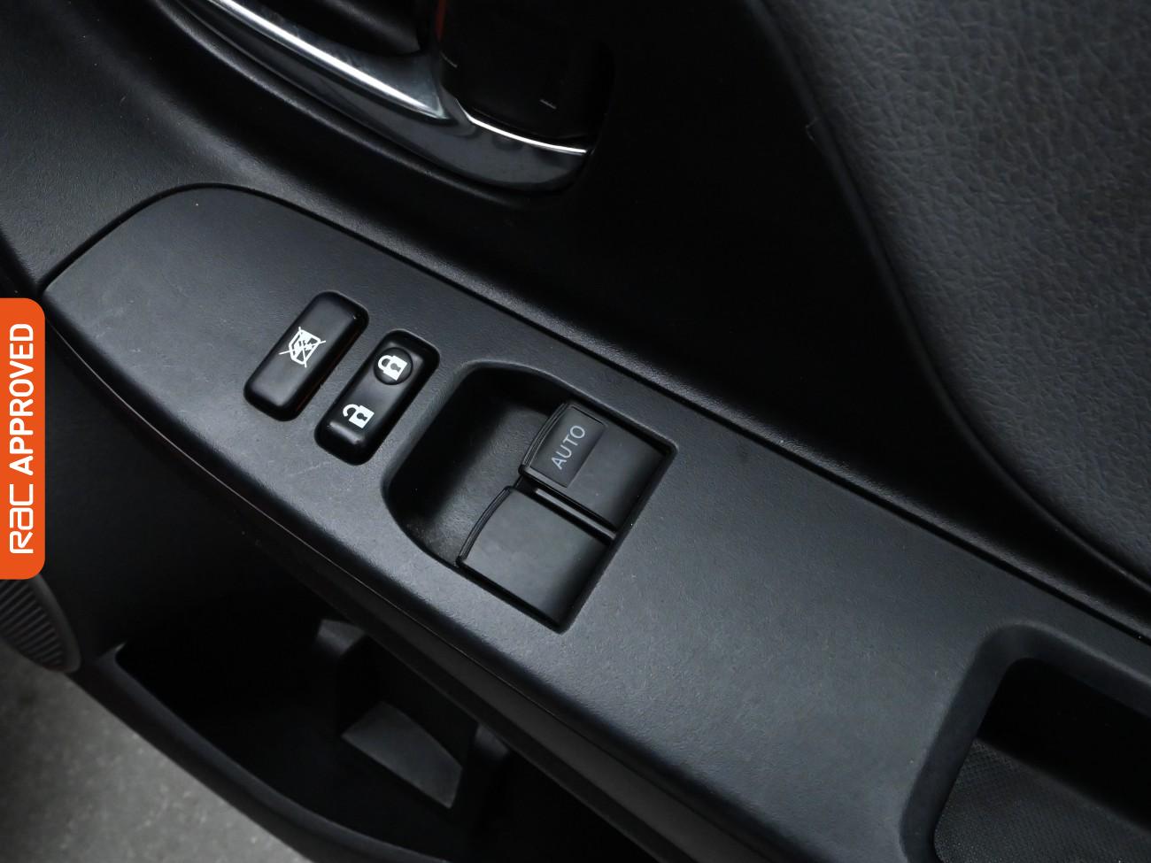 Used Toyota Yaris 2015 for sale - 76330613: Photo 22