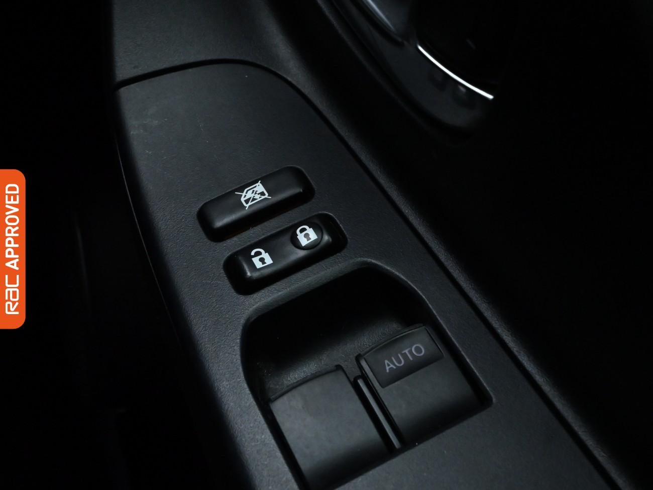 Used Toyota Yaris 2015 for sale - 76330613: Photo 23