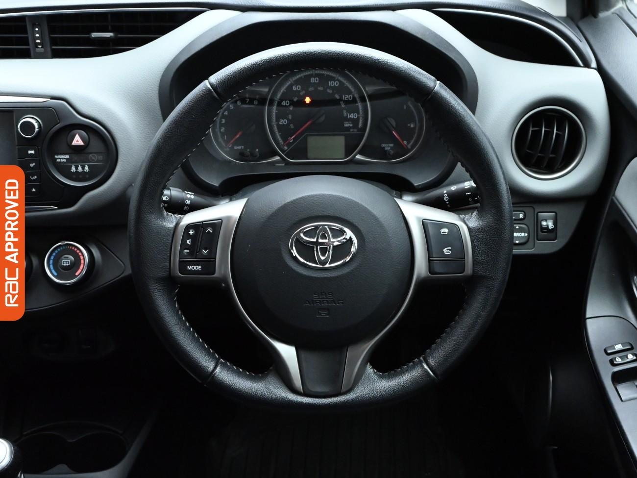 Used Toyota Yaris 2015 for sale - 76330613: Photo 9