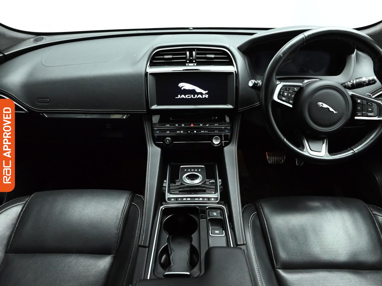 Used Jaguar F-Pace 2020 for sale - 76495315: Photo 2