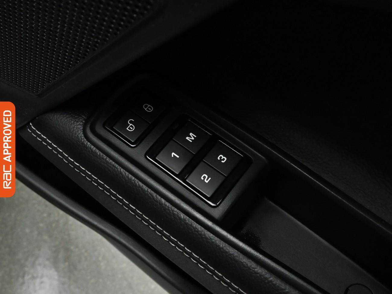 Used Jaguar XE 2017 for sale - 77275392: Photo 23