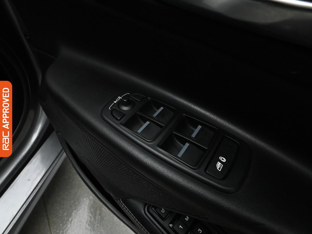 Used Jaguar XE 2017 for sale - 77275392: Photo 24