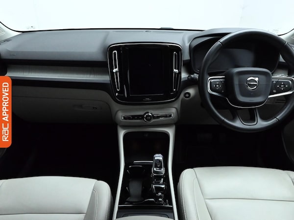 Used Volvo XC40 2020 for sale - 75283869: Photo 2