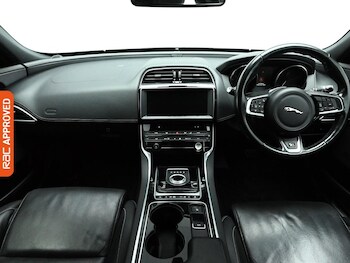 Used Jaguar XE 2016 for sale - 77194886: Photo