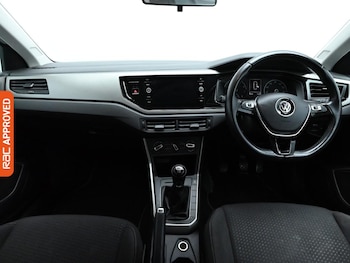 Used Volkswagen Polo 2018 for sale - 76142070: Photo