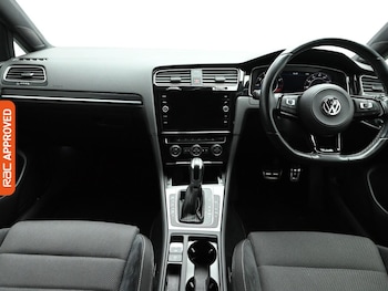 Used Volkswagen Golf 2017 for sale - 77257763: Photo