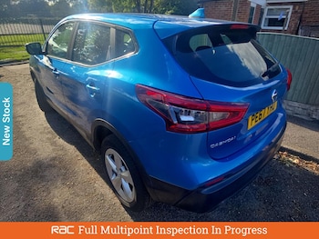 Used Nissan Qashqai 2017 for sale - 76113692: Photo 2