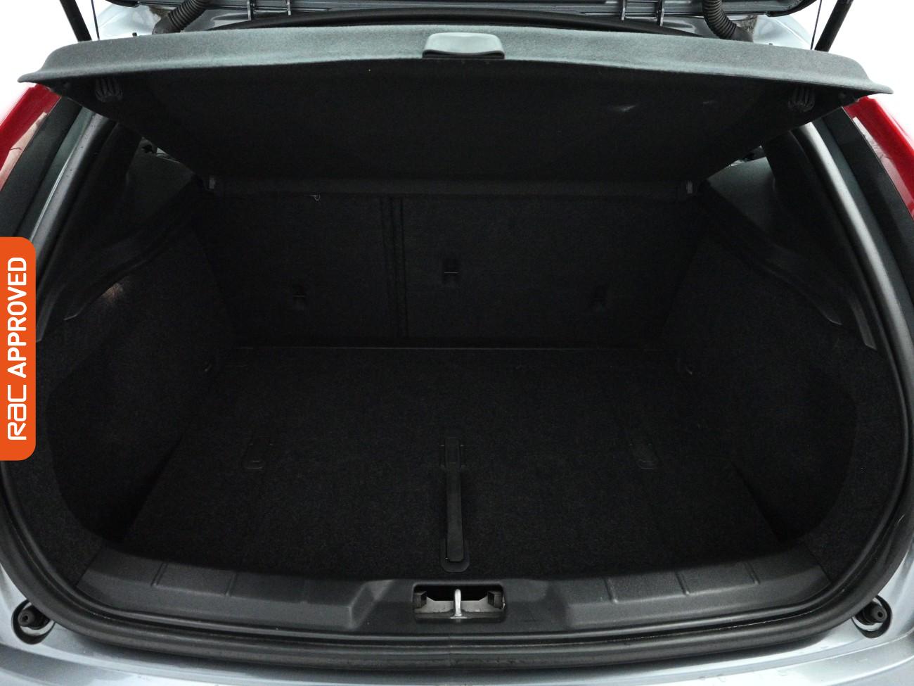 Used Volvo V40 2019 for sale - 77692289: Photo 27