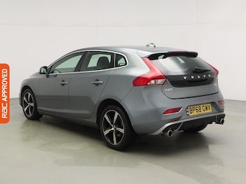 Used Volvo V40 2019 for sale - 77692289: Photo
