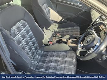 Used Volkswagen Golf 2018 for sale - 76916355: Photo