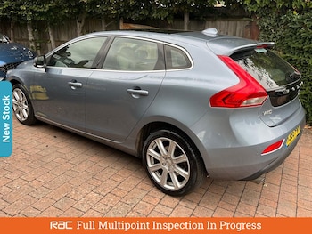 Used Volvo V40 2025 for sale - 75785732: Photo