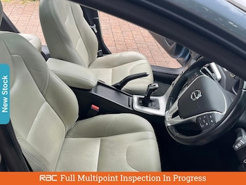 Used Volvo V40 2025 for sale - 75785732: Photo