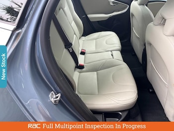 Used Volvo V40 2025 for sale - 75785732: Photo