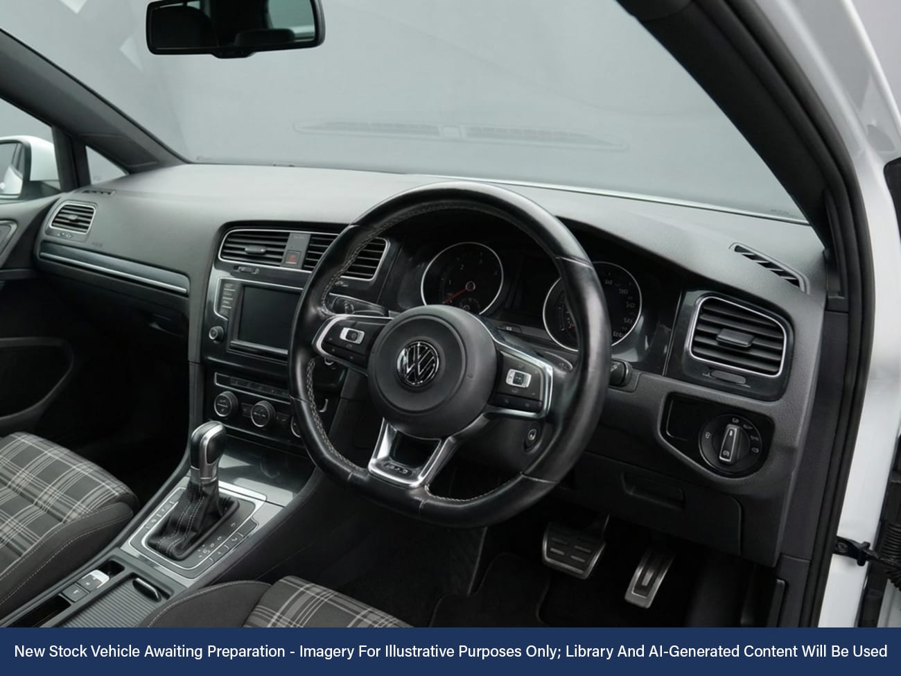 Used Volkswagen Golf 2016 for sale - 77207850: Photo 2