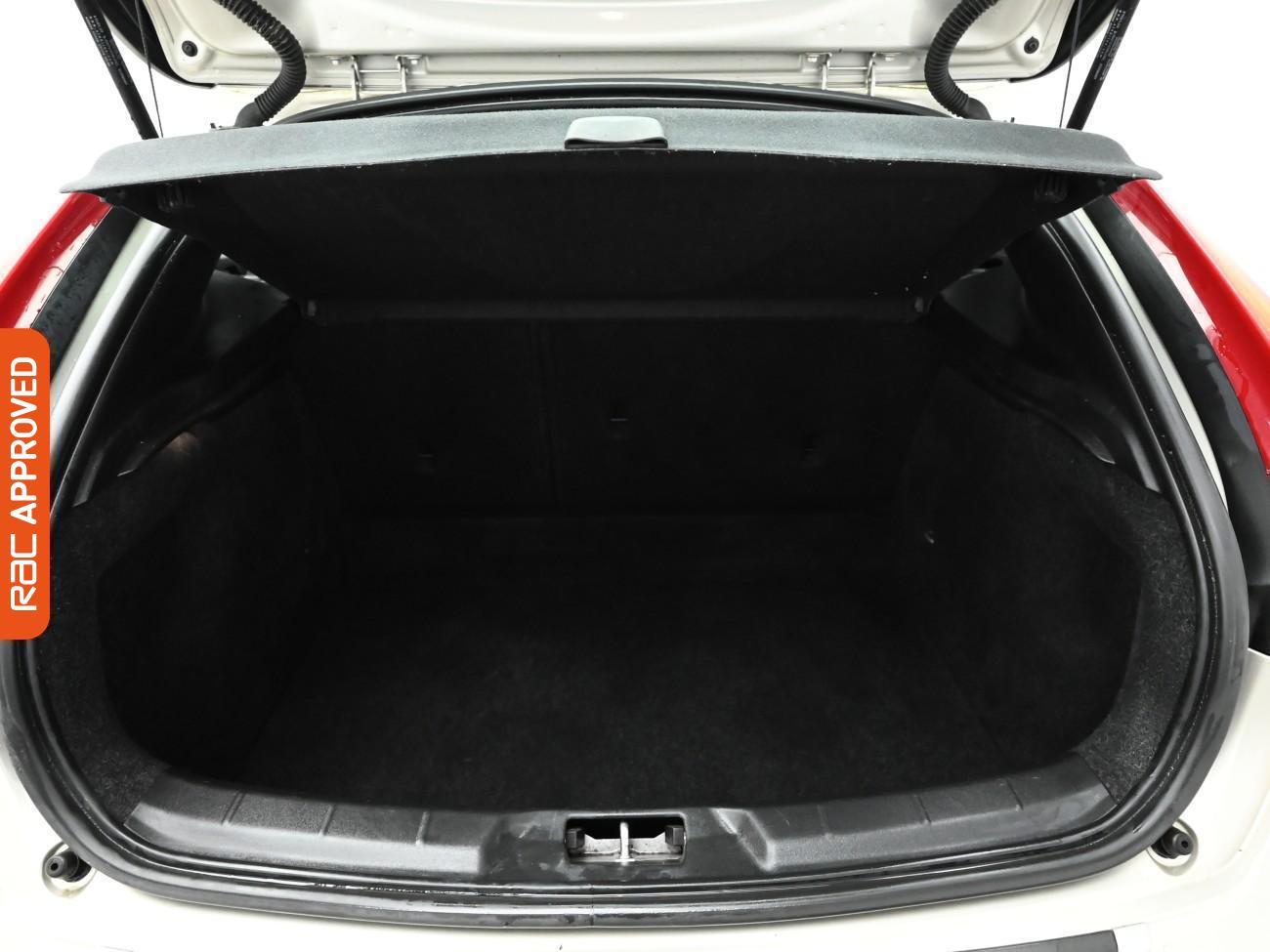 Used Volvo V40 Cross Country 2016 for sale - 76957972: Photo 27