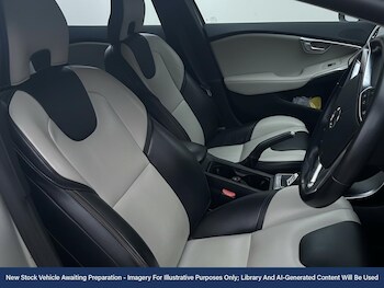 Used Volvo V40 Cross Country 2016 for sale - 76957972: Photo