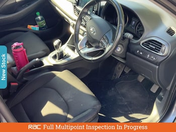 Used Hyundai i30 2017 for sale - 76113704: Photo