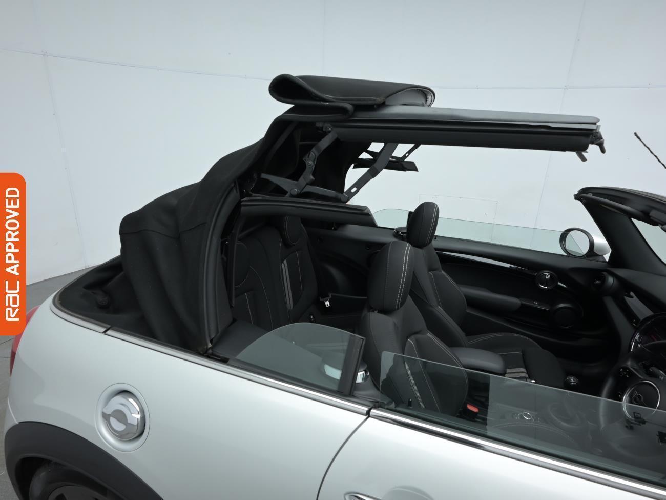 Used MINI Convertible 2022 for sale - 76863230: Photo 3