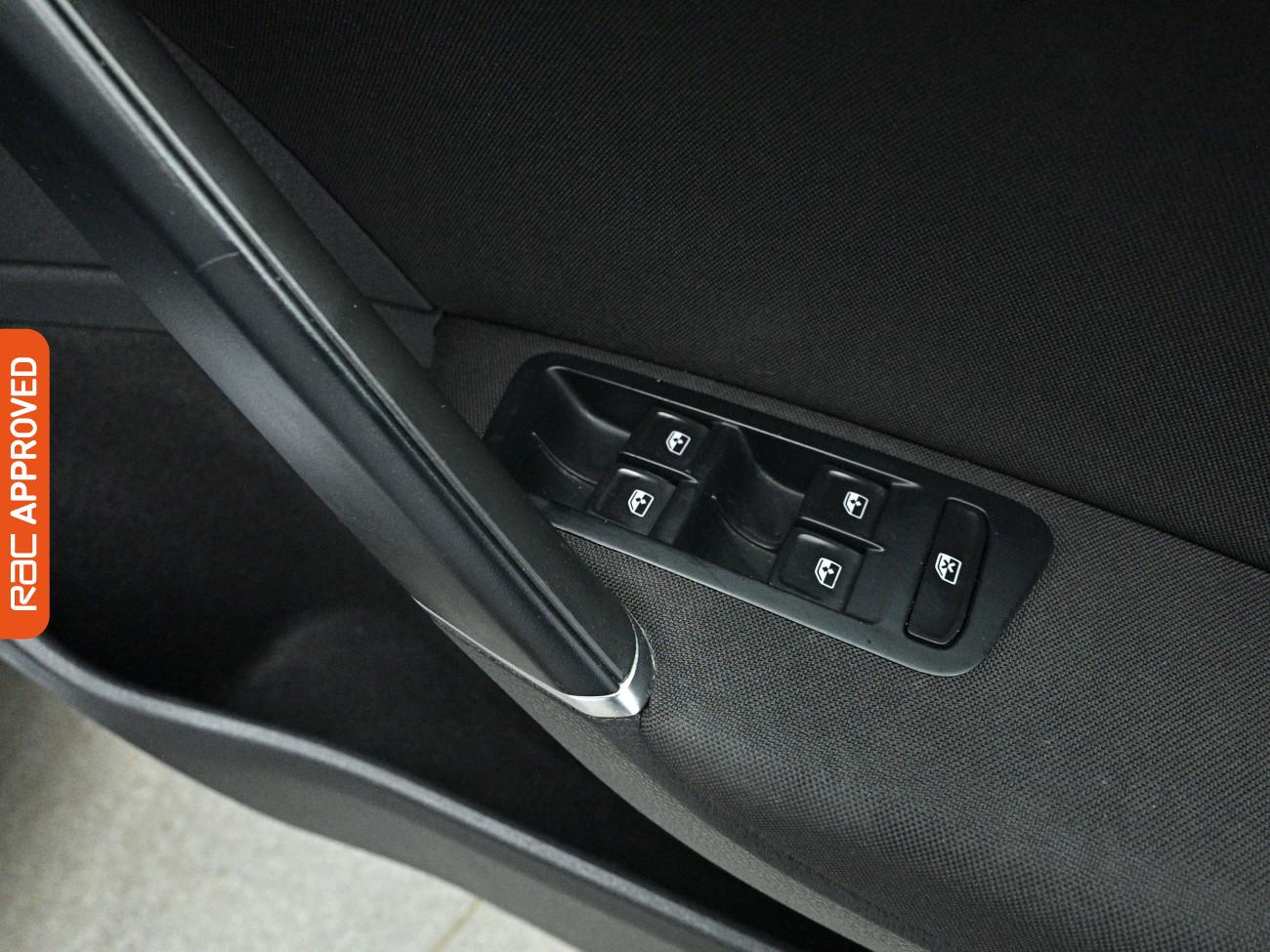 Used Volkswagen Golf 2019 for sale - 78177842: Photo 24