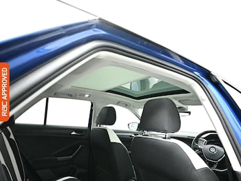 Used Volkswagen T-Roc 2019 for sale - 79365052: Photo
