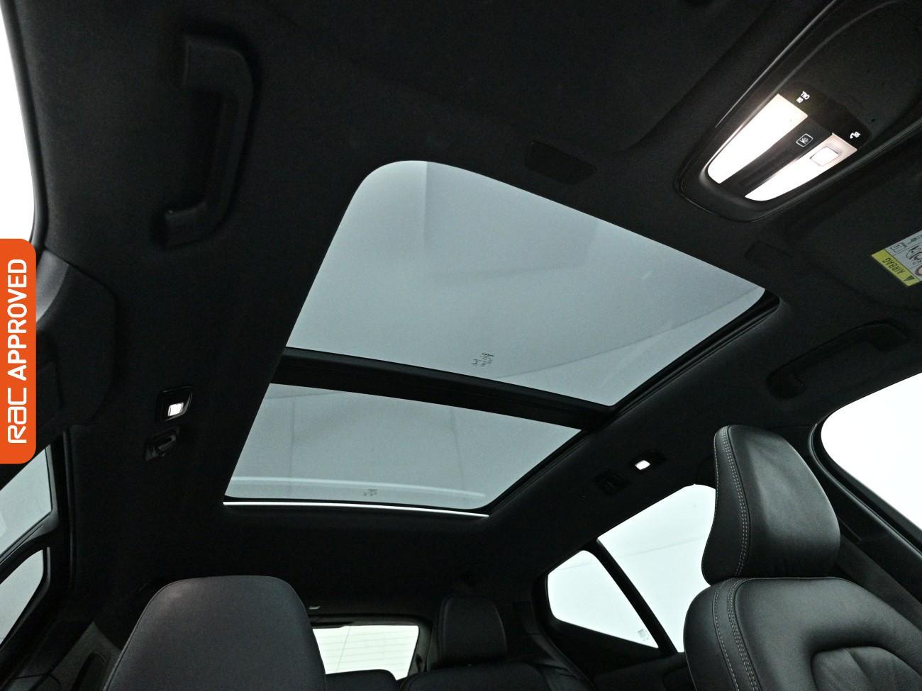 Used Volvo XC40 2021 for sale - 78105140: Photo 2