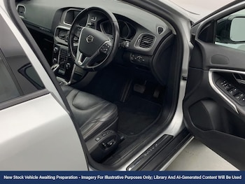 Used Volvo V40 2017 for sale - 77831274: Photo