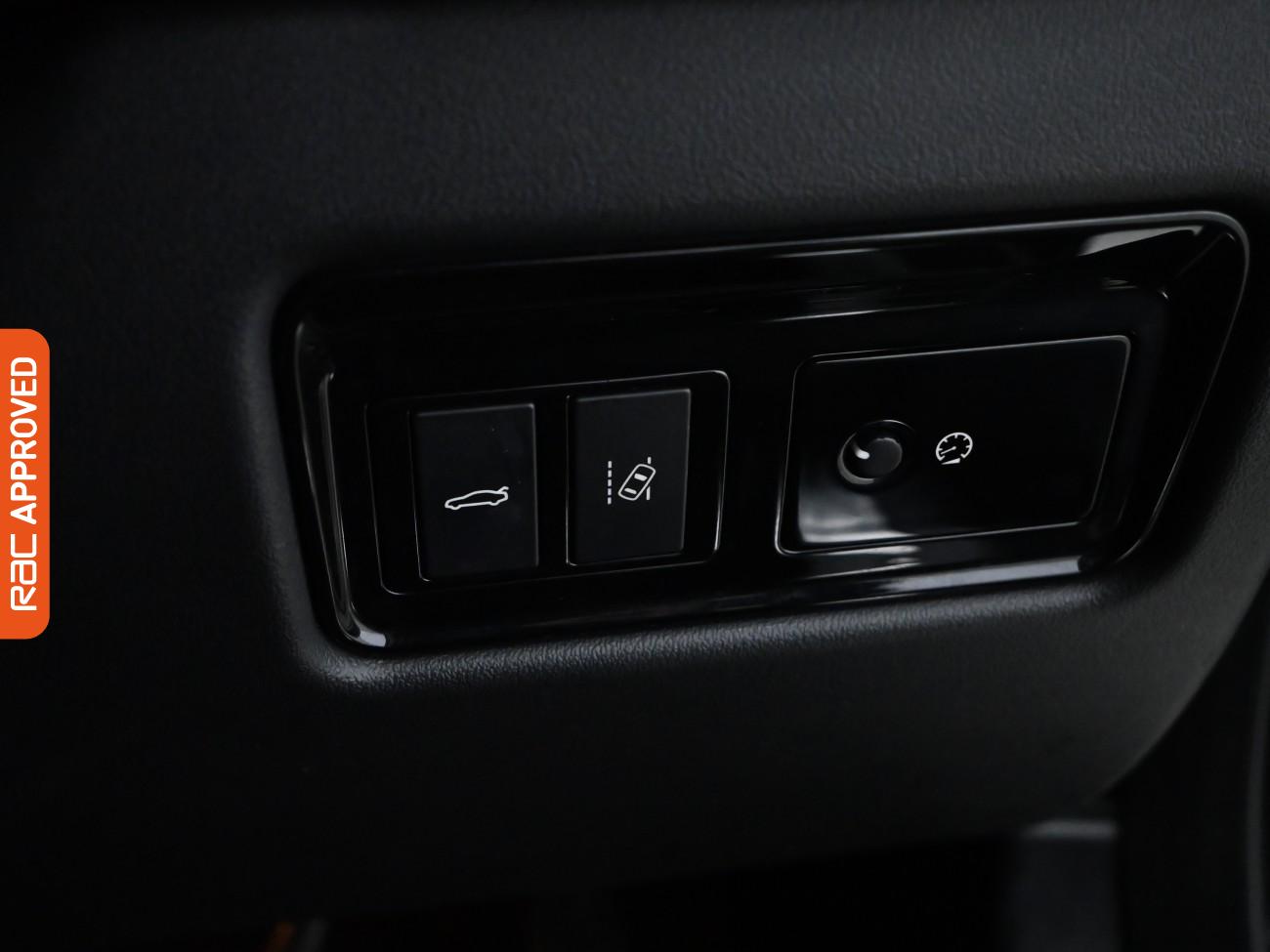 Used Jaguar XE 2015 for sale - 76558148: Photo 19