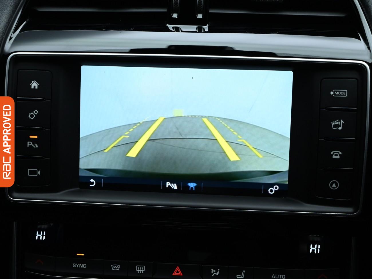 Used Jaguar XE 2015 for sale - 76558148: Photo 3