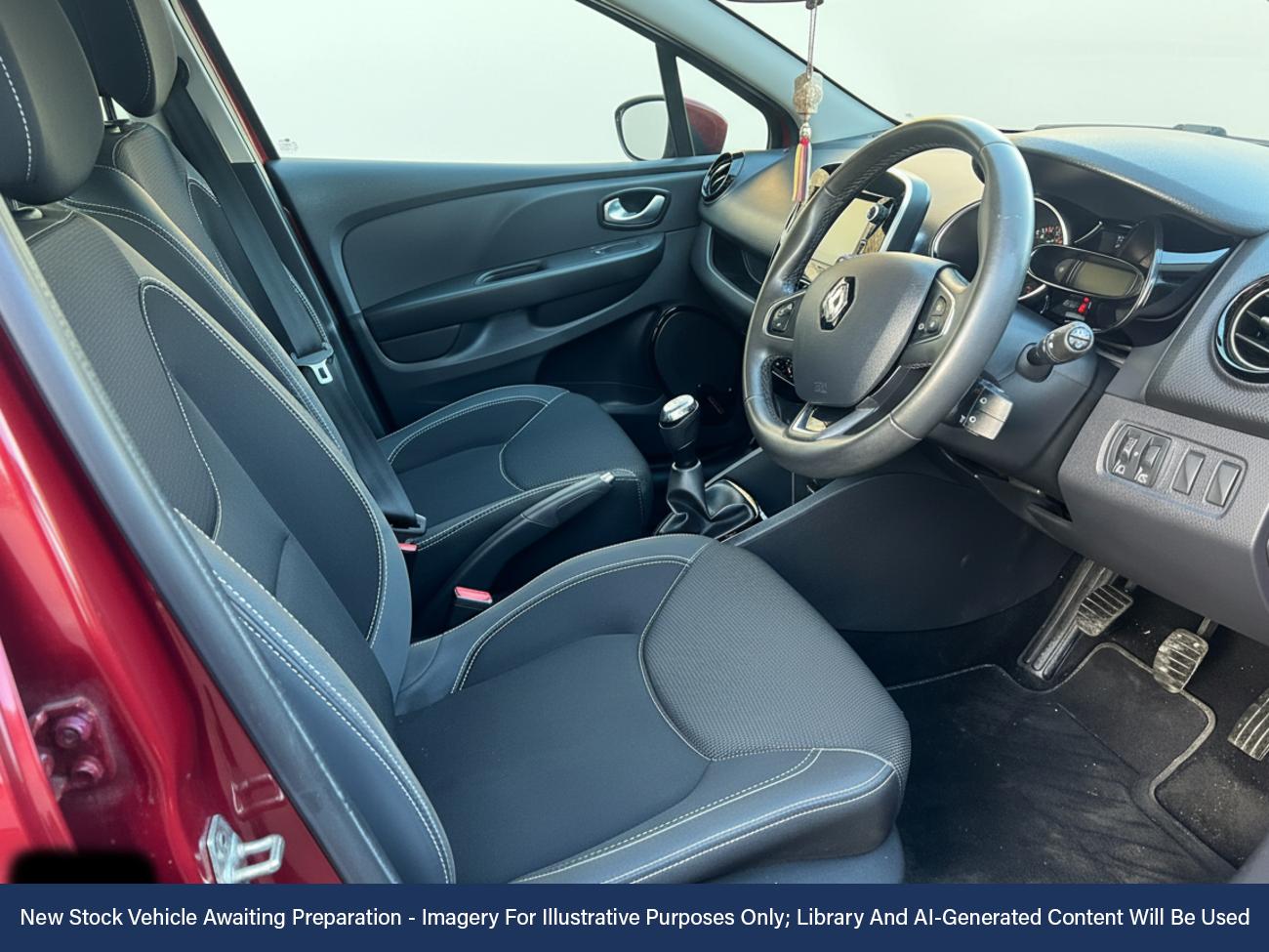 Used Renault Clio 2017 for sale - 76827915: Photo 3