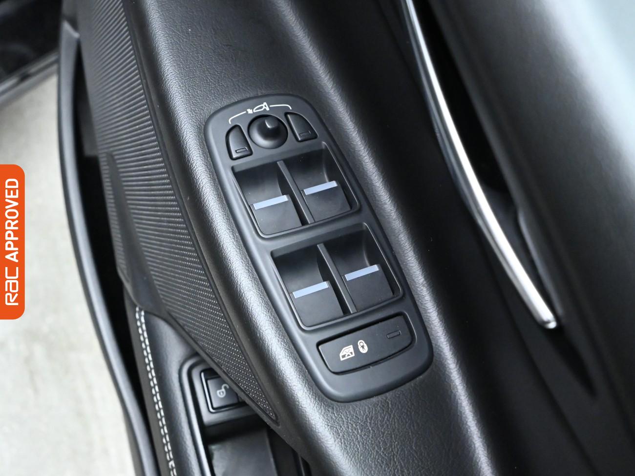 Used Jaguar XE 2015 for sale - 75983417: Photo 21