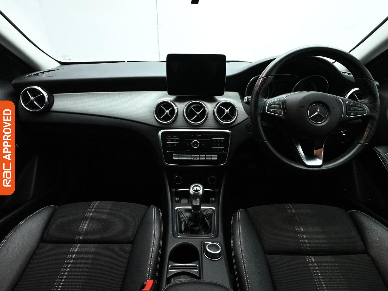 Used Mercedes-Benz GLA 2019 for sale - 77719352: Photo 2