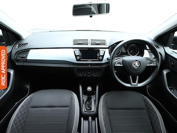 Used Skoda Fabia 2019 for sale - 76330647: Photo 2
